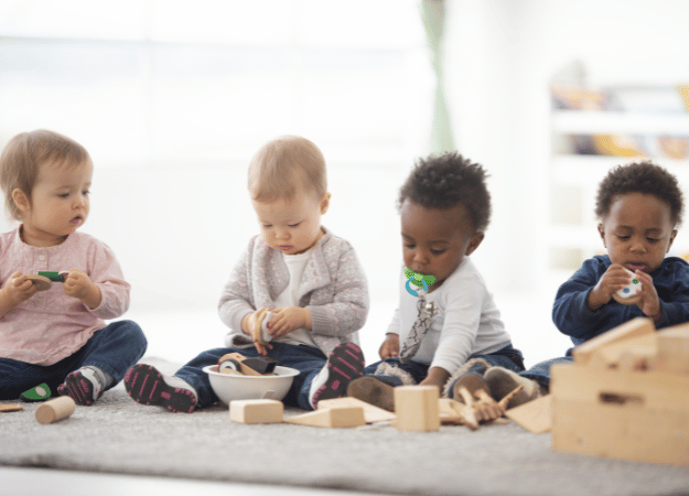 Bébé Diversité 2-8 mois